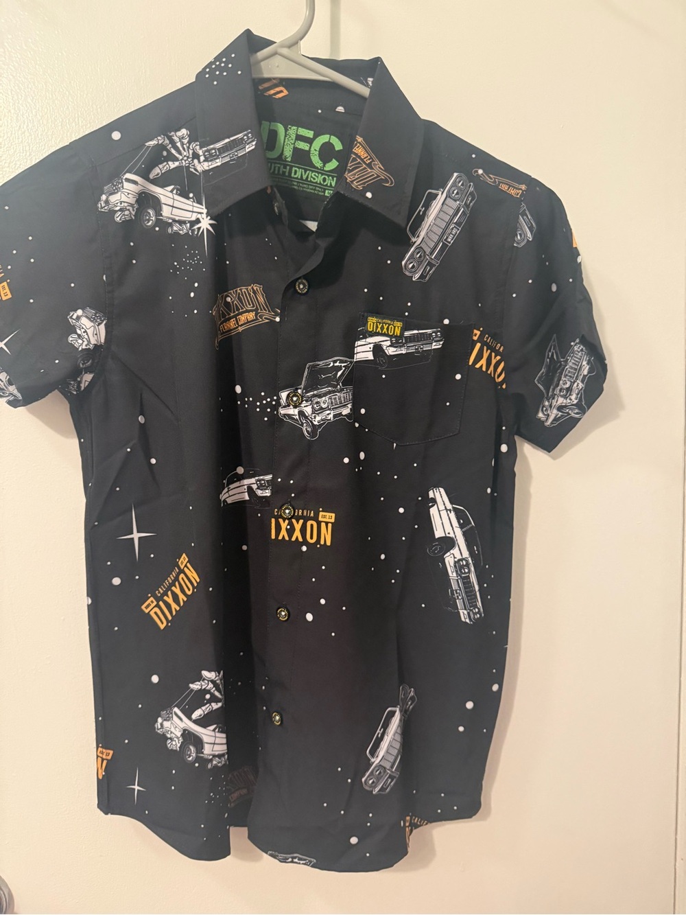 DIXXON Black Short-Sleeve Button-Down Shirt with Retro Car Print